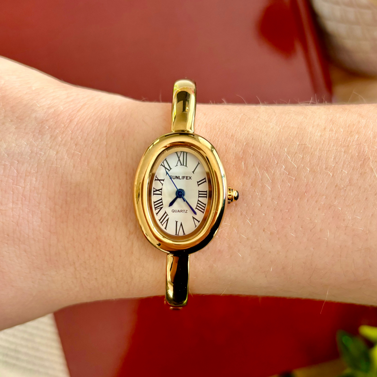 Montre Elara
